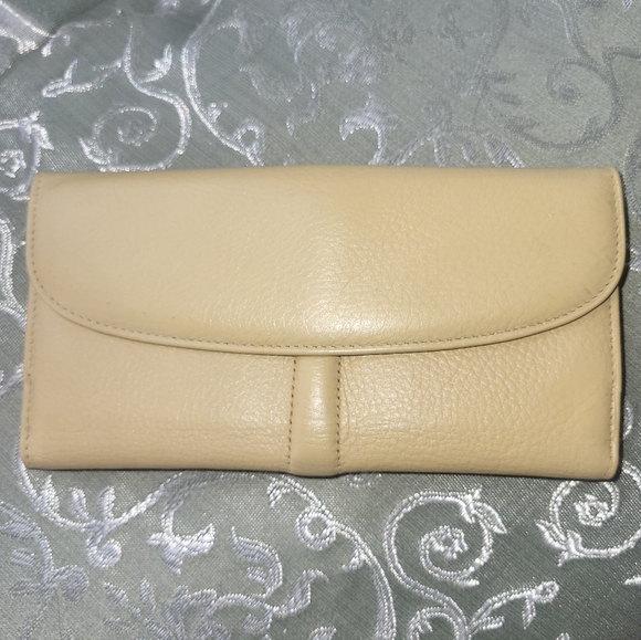 Gucci Cream Leather Walllet - Picture 2 of 10